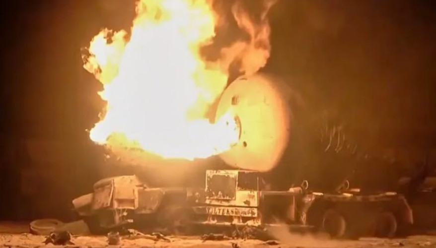 الحوثيون يهاجمون حاملتين أمريكيتين ويقصفون “تل أبيب” بصاروخ باليستي