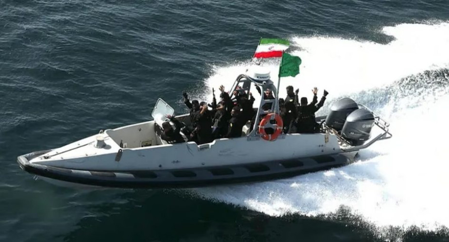 إيران تحتجز سفينتين أجنبيتين بتهمة تهريب وقود في الخليج العربي