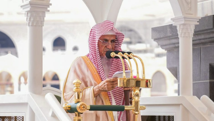 خطيب المسجد الحرام يحذر من الانفصال بين العقل والوحي ويؤكد: نور الإيمان أساس الاستقامة