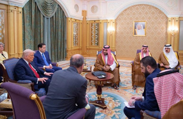 سمو ولي العهد ورئيس الولايات المتحدة الأمريكية ورئيس الجمهورية السورية يعقدون لقاءً حول مستقبل الأوضاع في سوريا