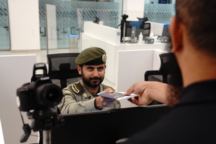 جوازات منفذ حالة عمار تستقبل ضيوف الرحمن القادمين من المملكة الأردنية الهاشمية لأداء فريضة الحج لهذا العام 1446هـ