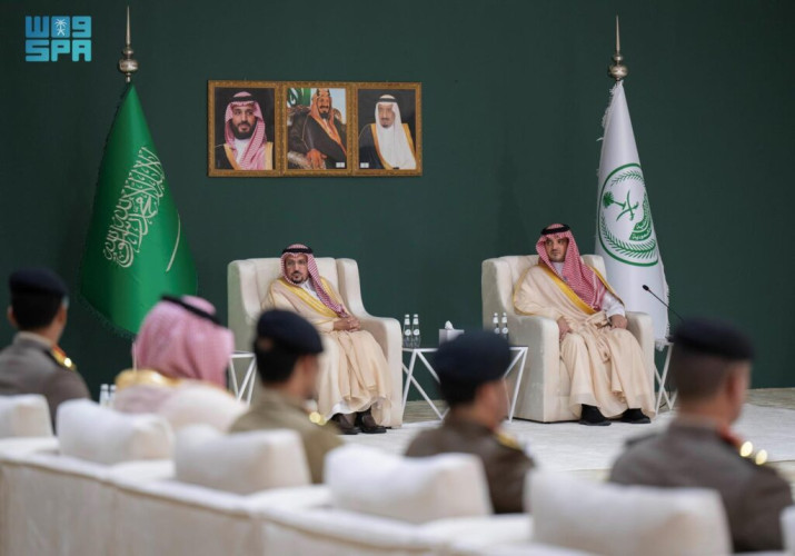 الأمير عبدالعزيز بن سعود يلتقي القيادات الأمنية في منطقة القصيم