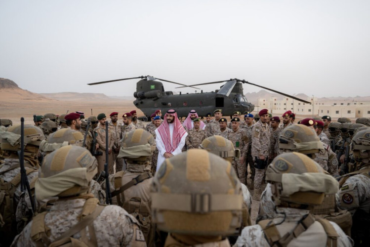 وزير الدفاع يشهد تمرين القوات الخاصة “النخبة” بوزارة الدفاع