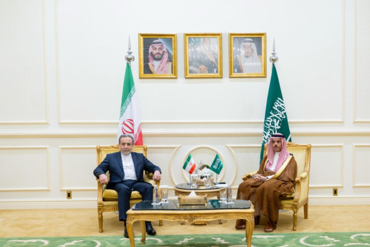 وزير الخارجية يستقبل وزير الخارجية الإيراني