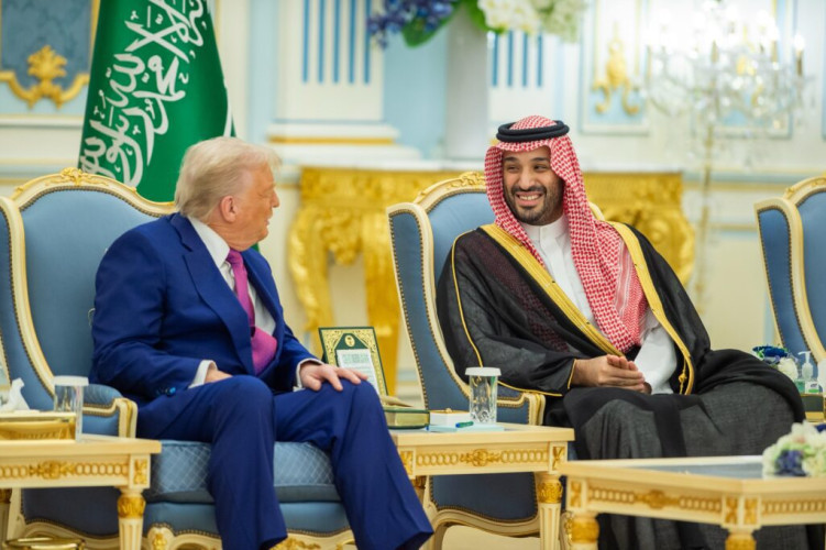 ولي العهد يستقبل الرئيس الأمريكي في الديوان الملكي بقصر اليمامة ويقيم مأدبة غداء رسمية تكريمًا له