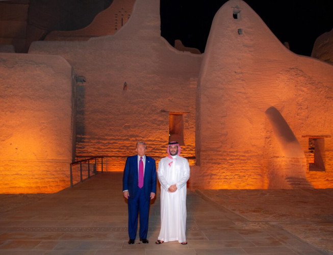 سمو ولي العهد يصطحب الرئيس الأمريكي في جولة بحي الطريف التاريخي في الدرعية