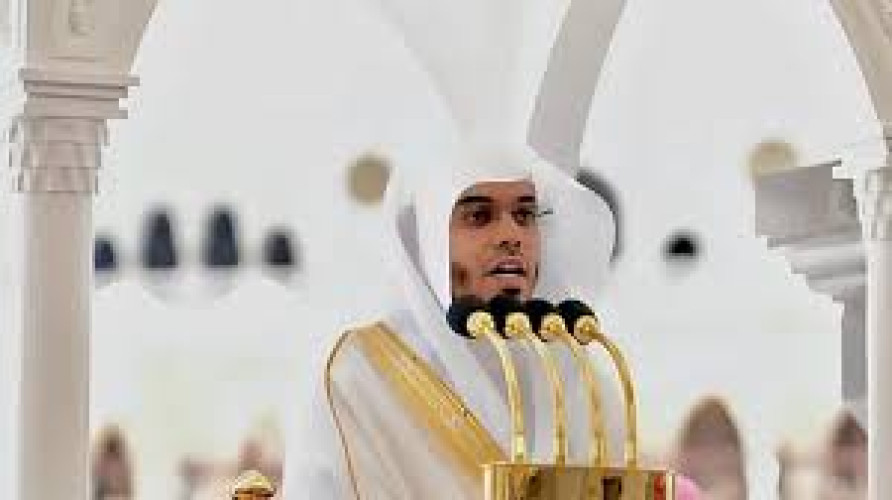 إمام المسجد الحرام في خطبة الجمعة: الدعاء سلوة المناجين وأمان الخائفين وملاذ المضطرين