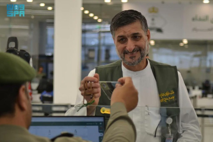 جوازات منفذ جديدة عرعر تستقبل ضيوف الرحمن القادمين من جمهورية العراق لأداء فريضة الحج لهذا العام 1446هـ