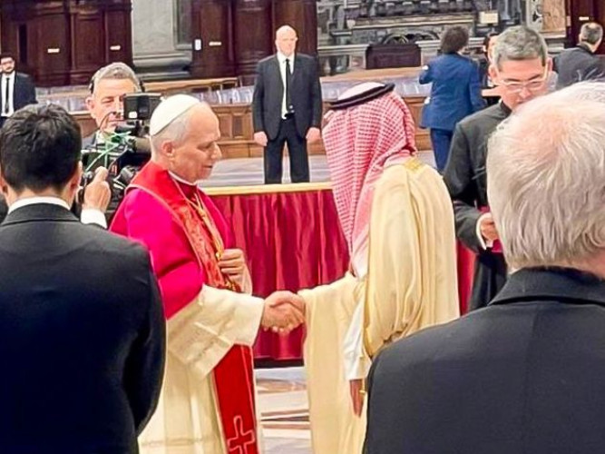 وزير الدولة للشؤون الخارجية يشارك في مراسم تنصيب بابا الفاتيكان الجديد