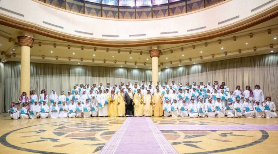 أمير منطقة القصيم يكرم أكثر من 100 طالب متفوق بجائزة العبودي للمتفوقين بمحافظة المذنب