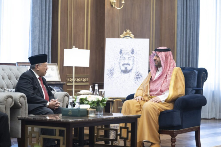 أمير الحدود الشمالية يستقبل السفير الإندونيسي لدى المملكة