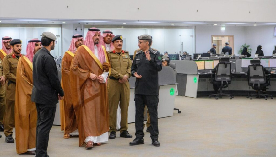 أمير منطقة المدينة المنورة يتفقد مركز العمليات الأمنية الموحدة (911) بالمنطقة