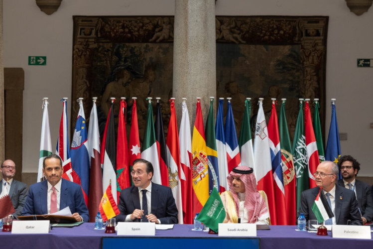 اللجنة الوزارية المكلّفة من القمة العربية الإسلامية المشتركة تعقد اجتماعًا موسعًا مع مجموعة مدريد وعددٍ من الدول الأوروبية