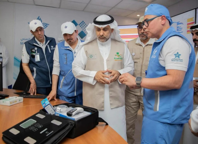 وزير الصحة يدشّن مشروع الروبوت الجراحي ويطلع على جهاز الأشعة المتقدمة PET-CT خلال زيارته التفقدية في المشاعر المقدسة