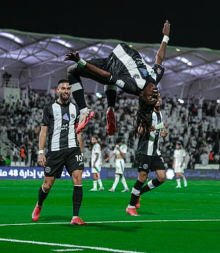 بثلاثة أهداف مقابل هدف الشباب يفوز على الاهلي