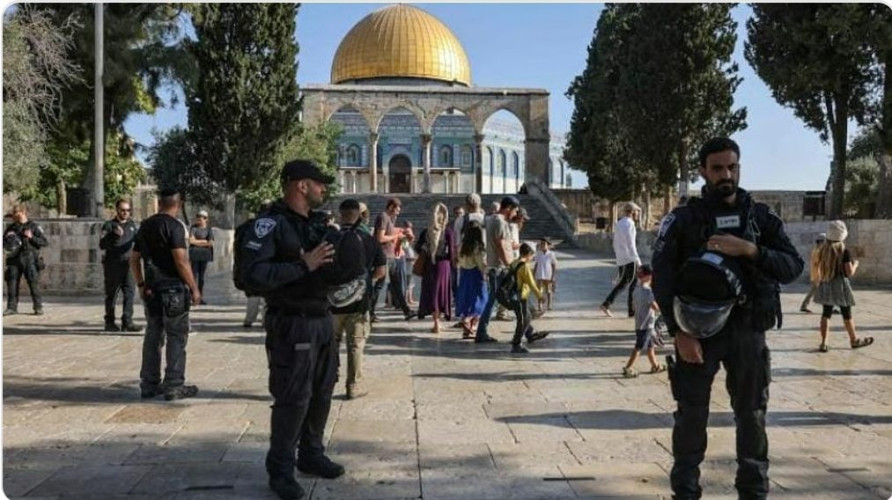 عشرات المستوطنين يقتحمون المسجد الأقصى