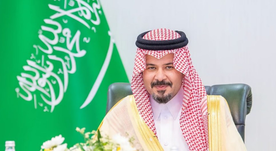 أمير المدينة يتفقّد سير الأعمال في محطة قطار الحرمين السريع ومطار الأمير محمد بن عبدالعزيز