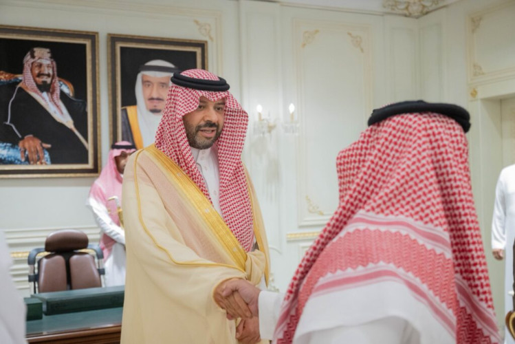 أمير الحدود الشمالية يستقبل منسوبي الإمارة بمناسبة عيد الأضحى