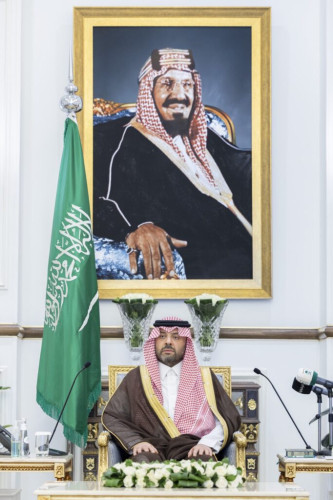 أمير الحدود الشمالية يدشّن مشروعات بلدية وتنموية بقيمة 64 مليون ريال