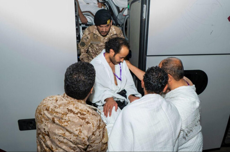 القوات المشتركة تفوج ذوي الشهداء والمصابين إلى صعيد عرفات