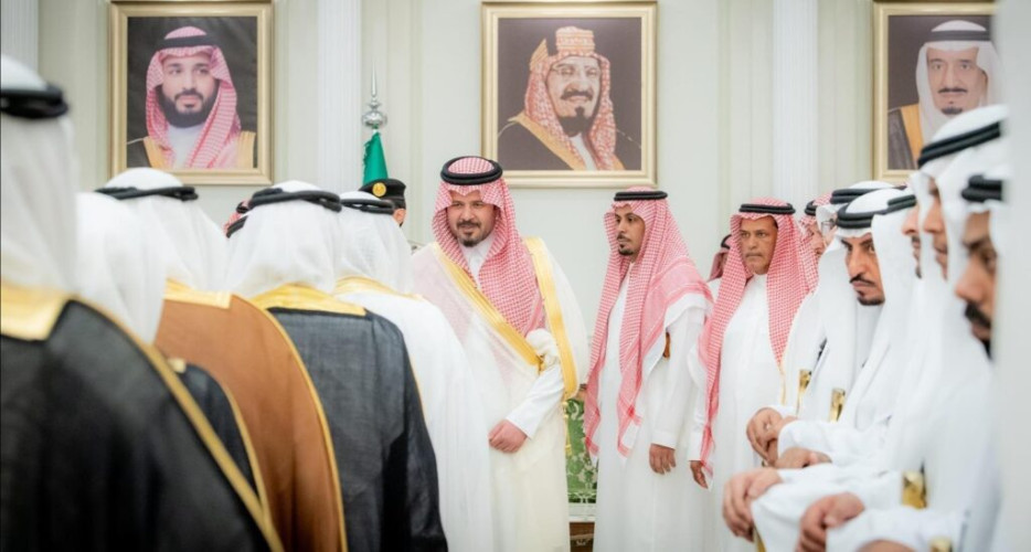 أمير منطقة المدينة المنورة يستقبل المهنئين بعيد الأضحى