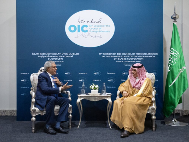 وزير الخارجية يلتقي وزير الخارجية الباكستاني