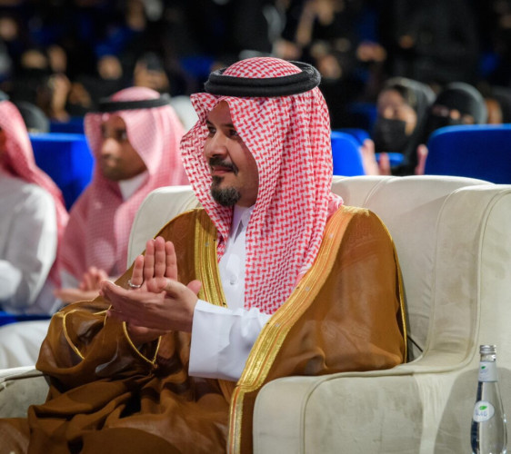 أمير المدينة يرعى حفل تجمع المدينة المنورة الصحي بتخريج اكثر من ٥٠٠ خريج وخريجة من برامج التدريب الصحي