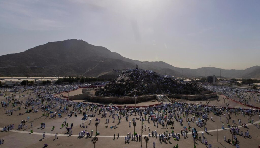 وزارة الحج والعمرة تعلن نجاح خطة التفويج إلى عرفات وسط انسيابية مرورية وعمليات تشغيل متكاملة