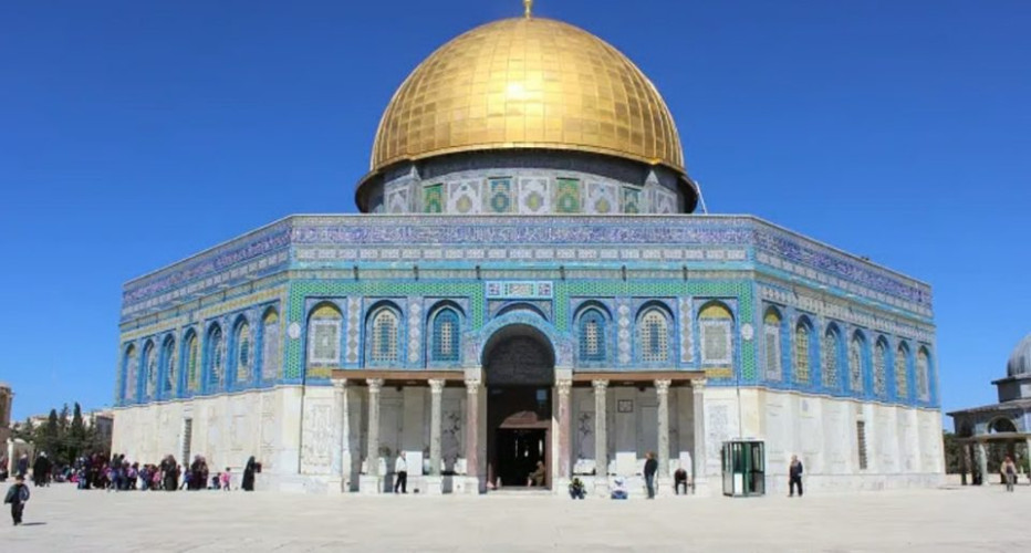 مئات المستوطنين يقتحمون المسجد الأقصى مجددًا