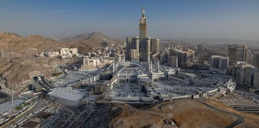 القوات الجوية تحلّق في سماء المشاعر وتراقب حركة الحجيج