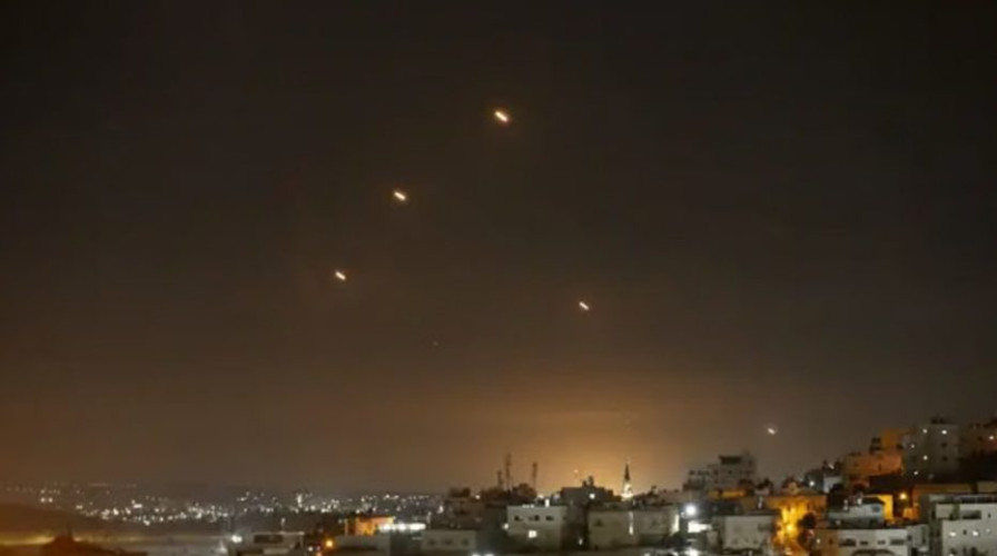 موجة صواريخ إيرانية جديدة تضرب مواقع إسرائيلية.. إصابات وأضرار واسعة