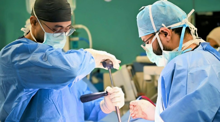 كان يعاني من عدة أمراض.. إنهاء معاناة حاج إيراني من آلام حادة بالعمود الفقري بمدينة الملك سلمان الطبية