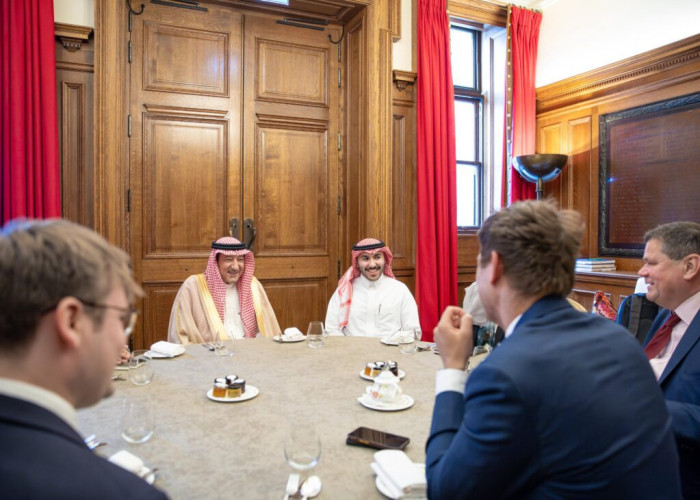 نائب وزير الخارجية يلتقي وزير الدولة البريطاني لشؤون الشرق الأوسط وشمال أفريقيا