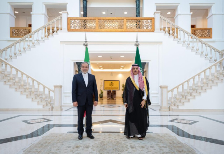 سمو وزير الخارجية يستقبل وزير الخارجية الإيراني