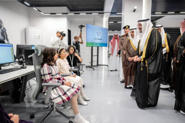 أمير منطقة القصيم يفتتح مركز عبدالله العثيم للابتكار التنموي “العثيم فاب لاب”