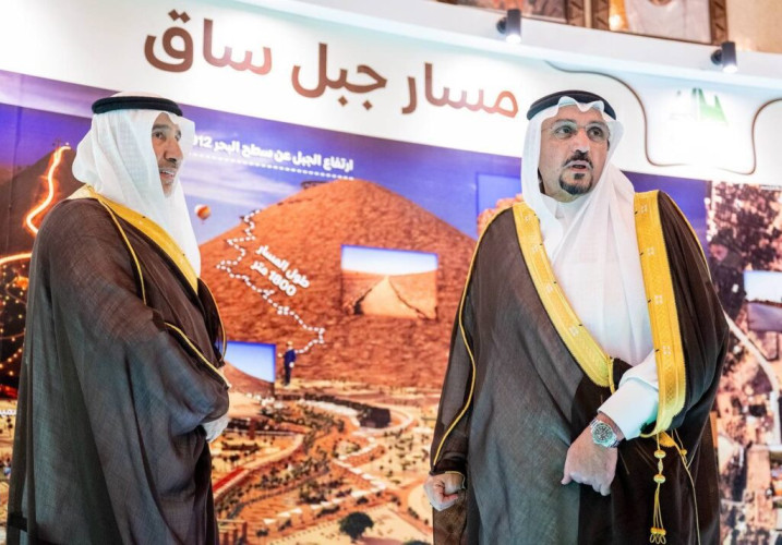 أمير القصيم يطّلع على مشاريع تطوير البلدة القديمة ومسار جبل ساق في البكيرية