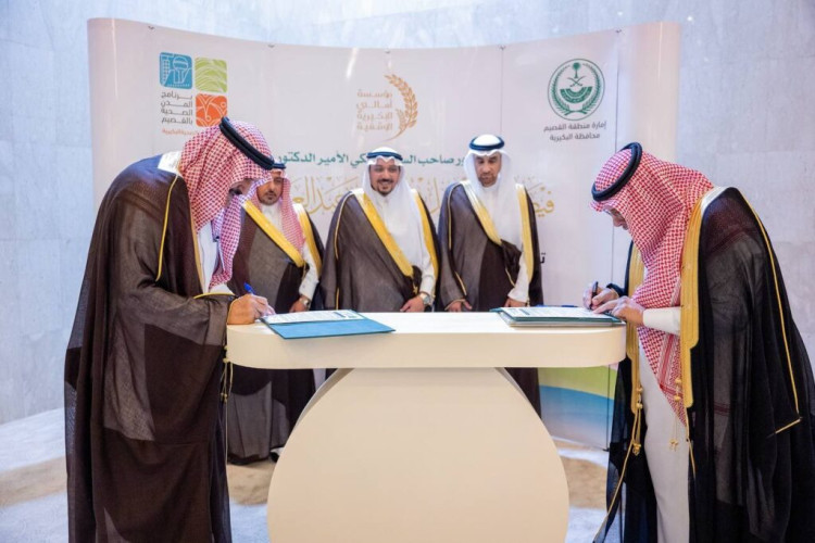أمير القصيم يرعى توقيع اتفاقية دعم “أهالي البكيرية الوقفية” لبرنامج المدينة الصحية