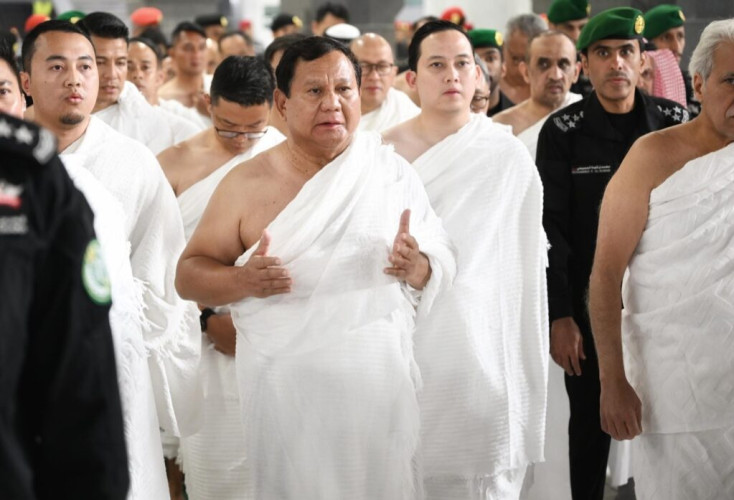 رئيس جمهورية إندونيسيا يؤدي مناسك العمرة