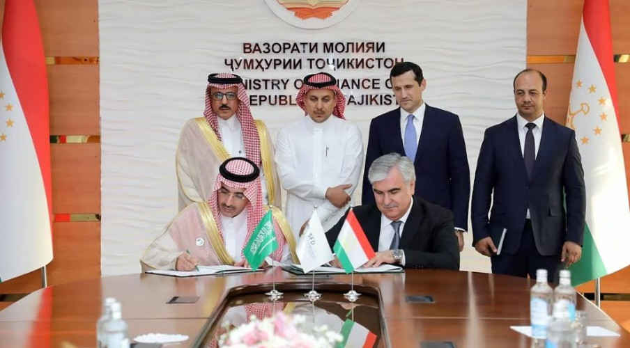 الصندوق السعودي للتنمية يوقع اتفاقية بـ30 مليون دولار لدعم النقل ويضع حجر الأساس لإنشاء 11 مدرسة في طاجيكستان