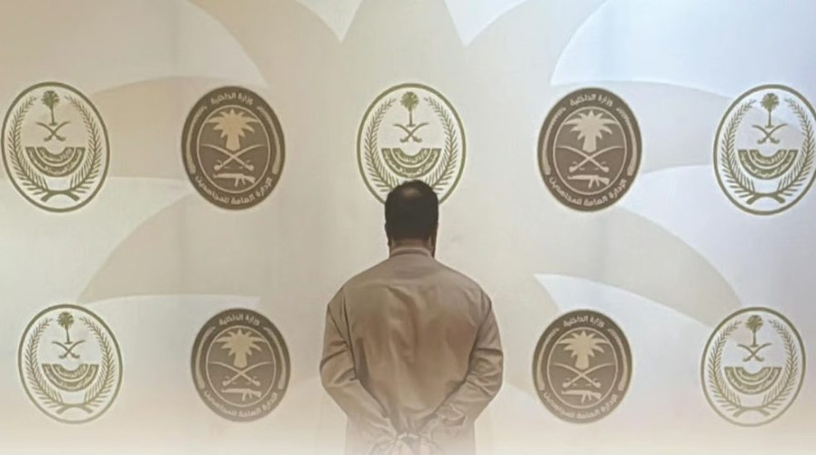 دوريات المجاهدين بجازان تقبض على مواطن لنقله مخالفًا لنظام أمن الحدود