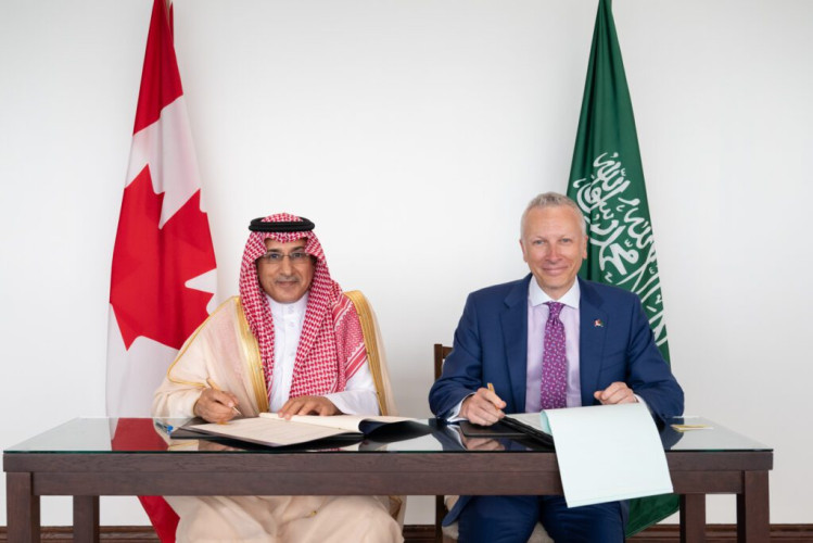 وكيل وزارة الخارجية للشؤون السياسية ومساعد نائب الوزير لشؤون أوروبا والقطب الشمالي والشرق الأوسط بوزارة خارجية كندا يوقّعان مذكرة تفاهم بشأن المشاورات السياسية