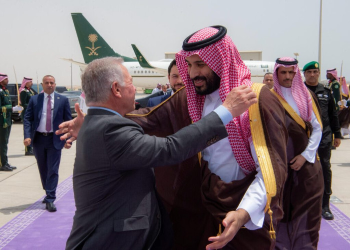 ملك الأردن يغادر نيوم وسمو ولي العهد في مقدمة مودعيه