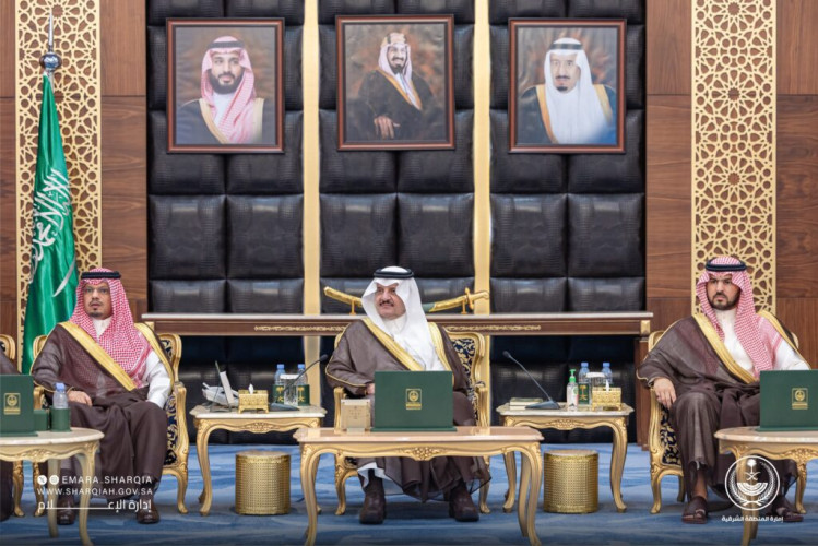 أمير الشرقية يستقبل منسوبي هيئة الأوقاف ويشيد بدعم القيادة لتعزيز دور القطاع الوقفي