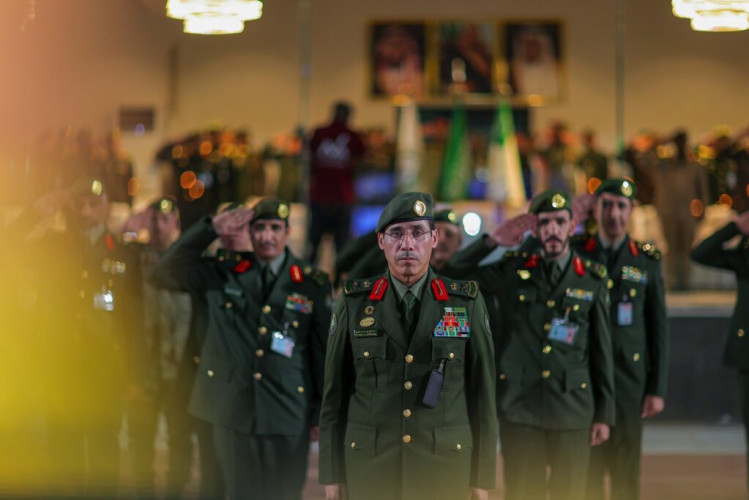 تحت رعاية الأمير عبدالعزيز بن سعود.. مدير عام الجوازات المكلف يشهد حفل تخريج 713 خريجًا