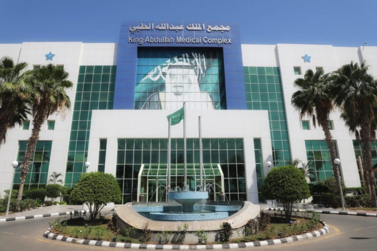 مجمع الملك عبدالله الطبي بجدة ينجح في استئصال ورم نادر وعالي الخطورة أسفل القلب بالمنظار