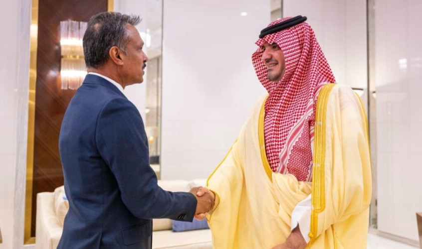 الأمير عبدالعزيز بن سعود يستقبل سفير جمهورية سنغافورة لدى المملكة