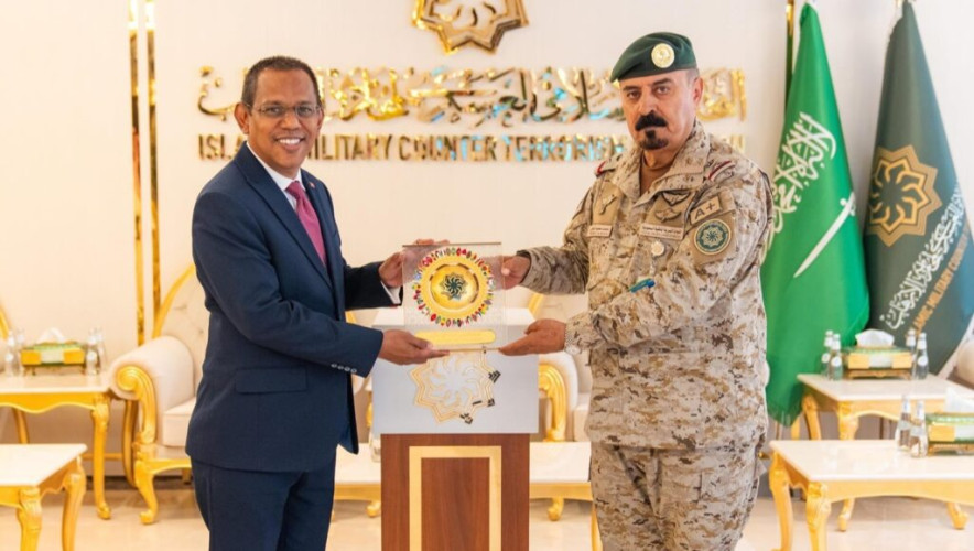 أمين عام التحالف الإسلامي العسكري لمحاربة الإرهاب يستقبل سفير جمهورية المالديف