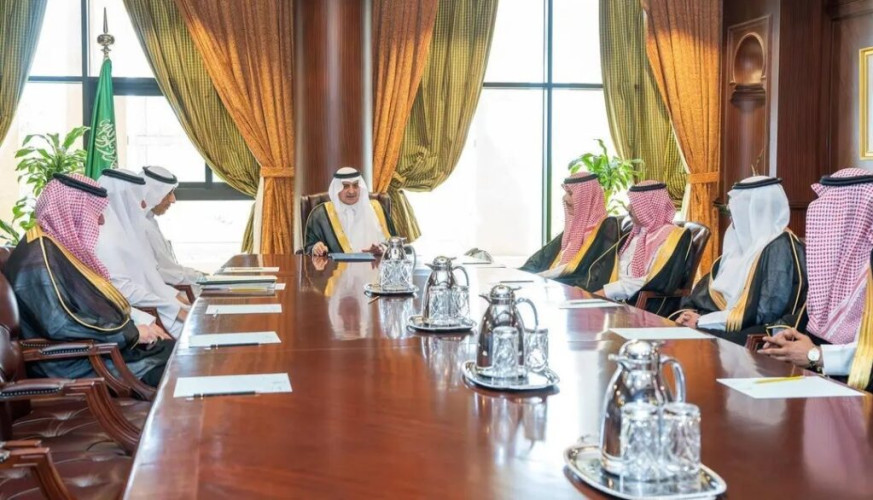 أمير منطقة تبوك يؤكد على المحافظين أهمية خدمة المواطنين وتلمّس احتياجاتهم