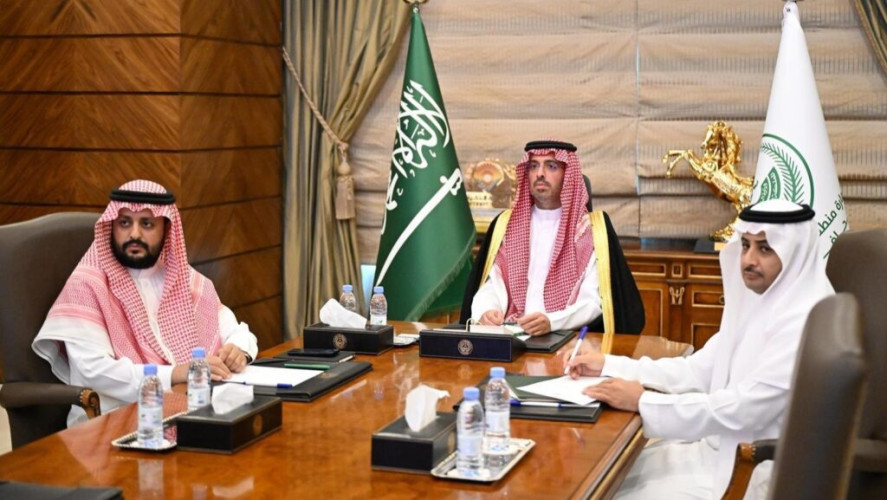 مُحافظ جدة يطّلع على الاستعدادات لإقامة بطولة جدة لكرة القدم في نسختها الثانية