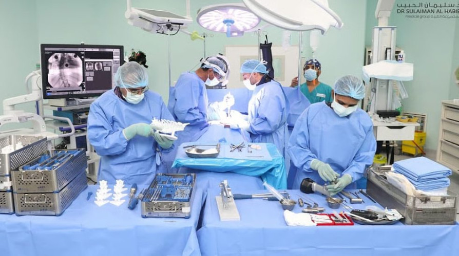 مجمع الدكتور سليمان الحبيب بالعليا يُفعل تقنيات الذكاء الإصطناعي AI لمعالجة جنف مزدوج ومعقد لفتاة بعمر 15 عام